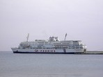 F�hrschiff im Hafen von Rhodos