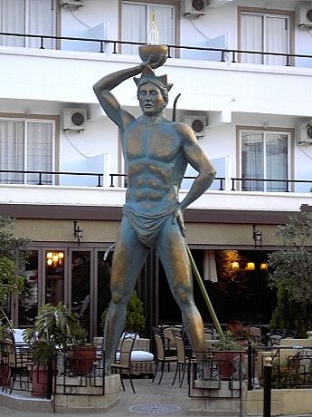 Der Kolo� von Faliraki: 6 Meter hoher Kitsch