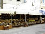 Symi Gialos: heute werden Schw�mme wie Andenken an die Ausfl�gler verkauft