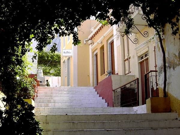 Unz�hlige Stufen f�hren hinauf nach Symi Chorio